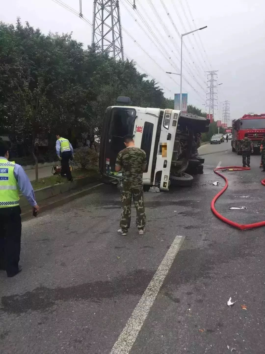 小车司机当场死亡现场惨烈又是因为它遇到千万要远离