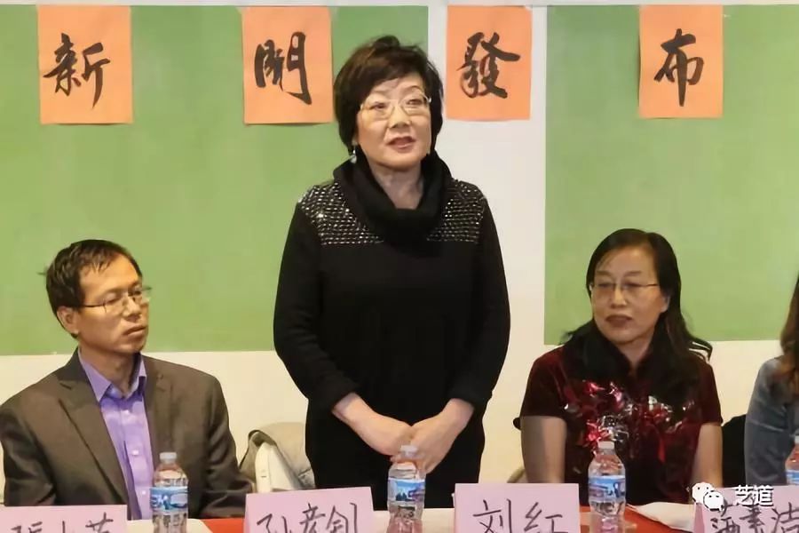 美亚健康协会会长刘红当天的新闻发布会由木蘭主持,芝加哥华联会主席