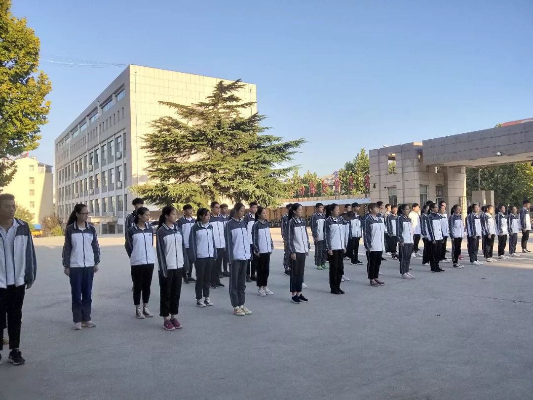 升旗仪式爱国爱校勤奋学习品德优良团结友爱海岳中学10月份升旗剪影