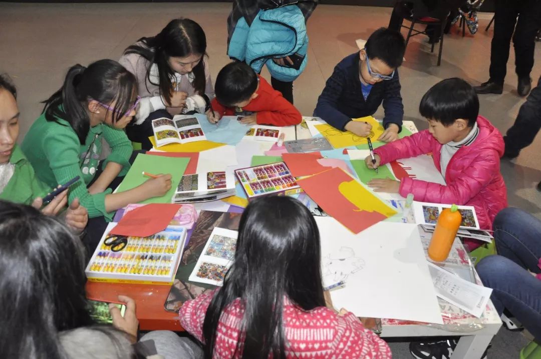 香坊区中小学生美术社团公益活动的开展是香坊区教育局校外教育办公
