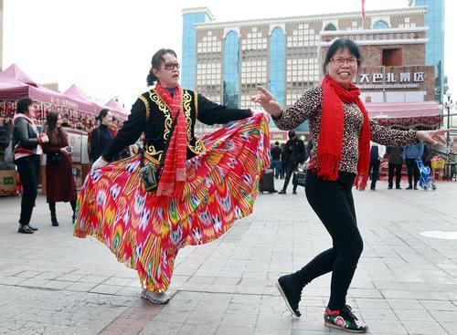 老年人跟團遊目的地人氣榜 烏魯木齊排第五 旅行 第3張