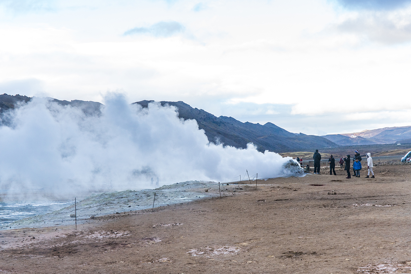 冰岛地热区 外星球般的景色仿佛烈火燃烧着大地