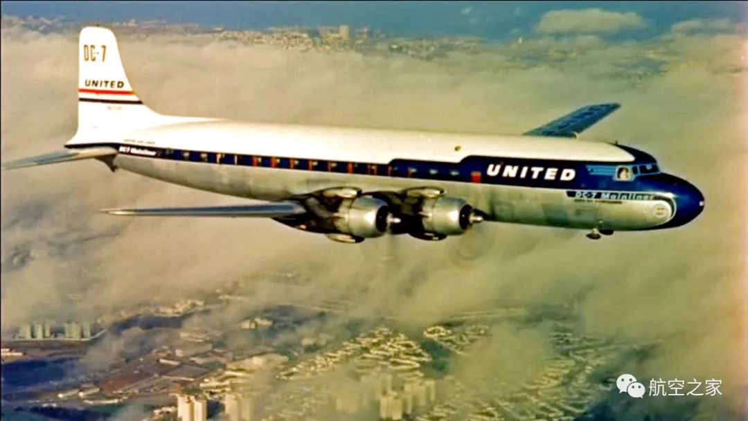 乘坐飞机只是少数人的"特权",整个加州仅有117架商用客机,dc-7是当时