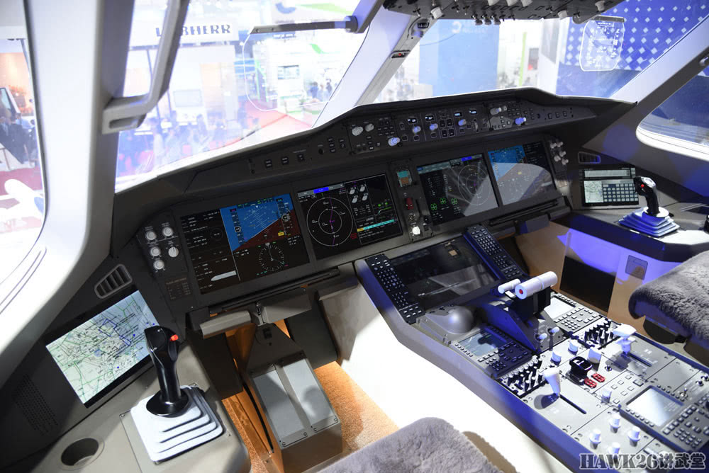 直击珠海航展钻进cr929宽体式客机探究神秘的驾驶舱
