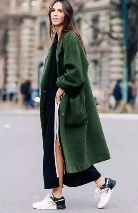 今年秋冬最最時髦流行色——軍綠色，你會穿嗎？ 時尚 第16張