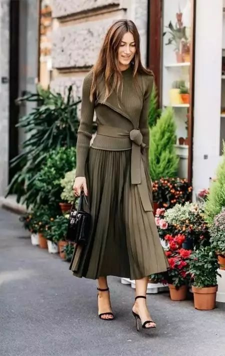 今年秋冬最最時髦流行色——軍綠色，你會穿嗎？ 時尚 第23張