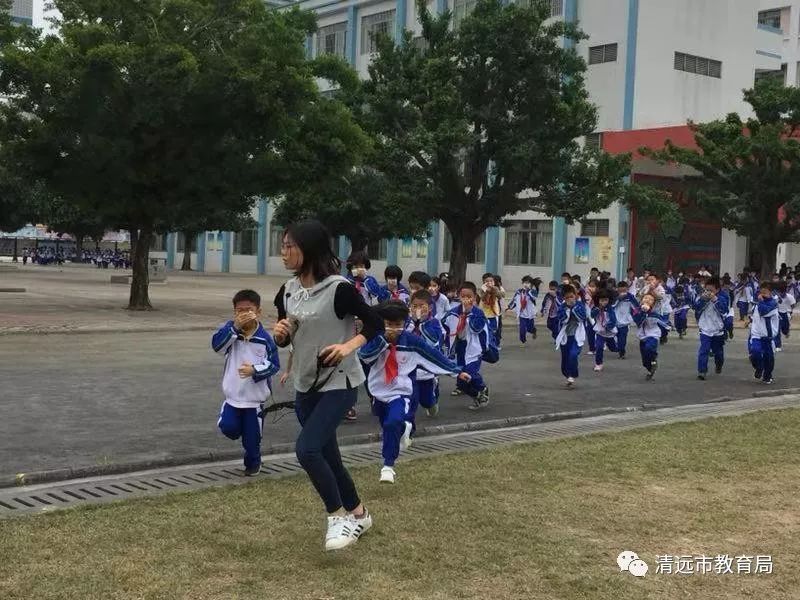 重在预防,严在责任—东城街莲塘小学2018年消防安全疏散应急演练