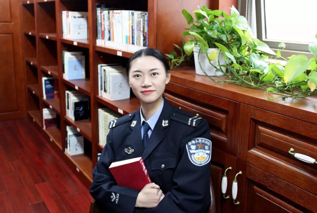 仪仗女兵vs法院女警孰美