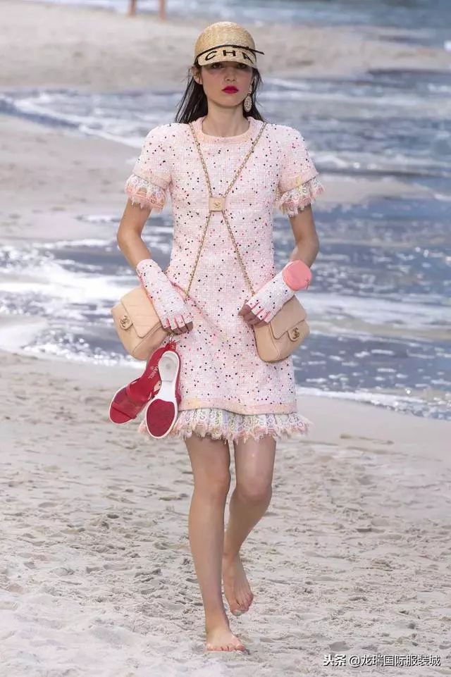 chanel2019春夏女装海滩主题秀