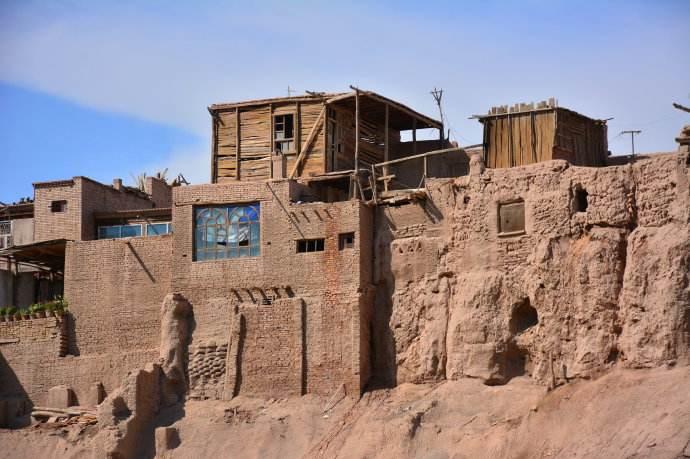 新疆這個地方將房子建懸崖上，巷子多如迷宮，有個謎團讓網友不解 旅行 第5張