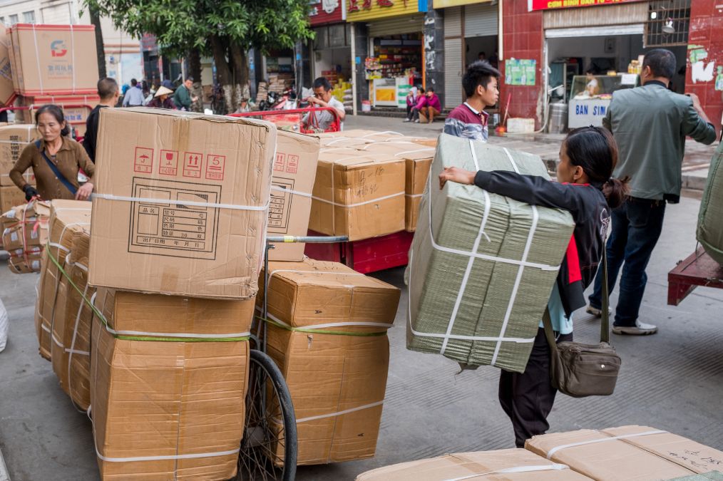 實拍越南人推改裝自行車來中國拉貨，一輛自行車一次能拉一噸多 旅行 第7張