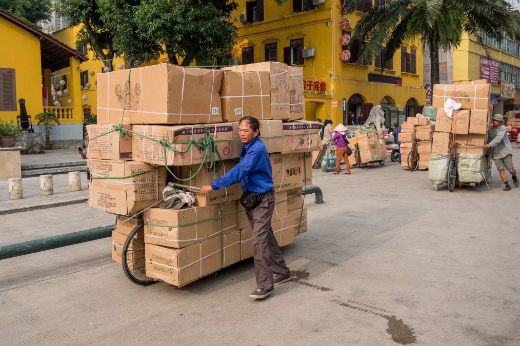 實拍越南人推改裝自行車來中國拉貨，一輛自行車一次能拉一噸多 旅行 第8張