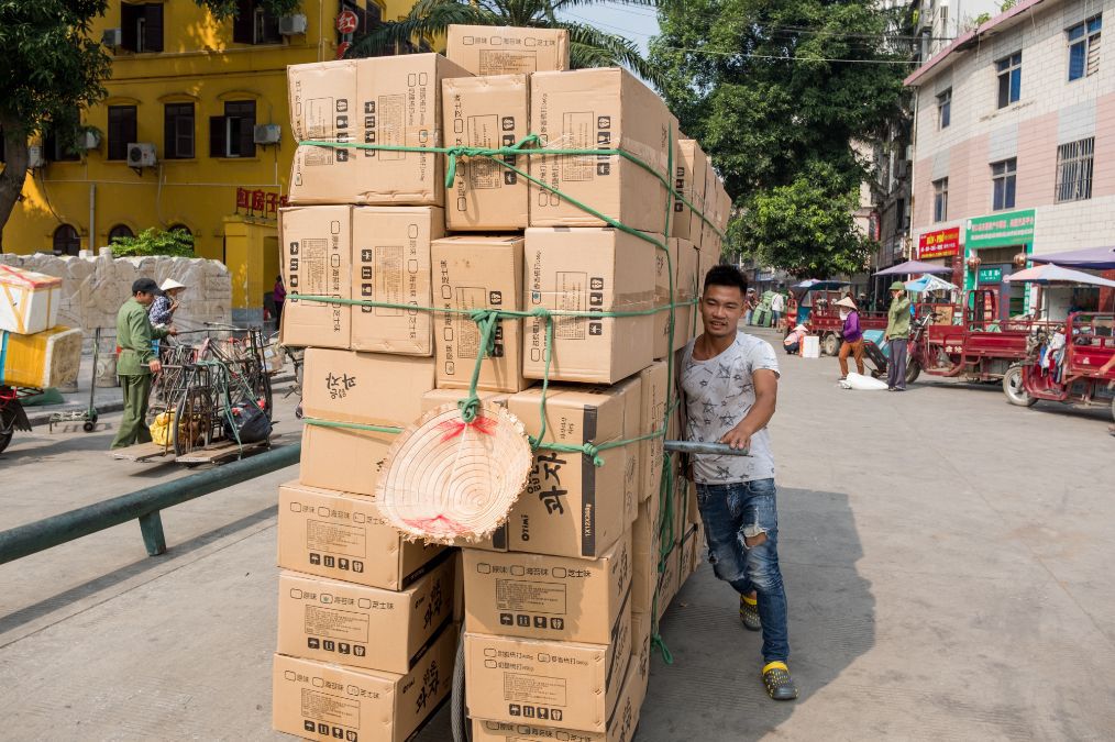 實拍越南人推改裝自行車來中國拉貨，一輛自行車一次能拉一噸多 旅行 第11張