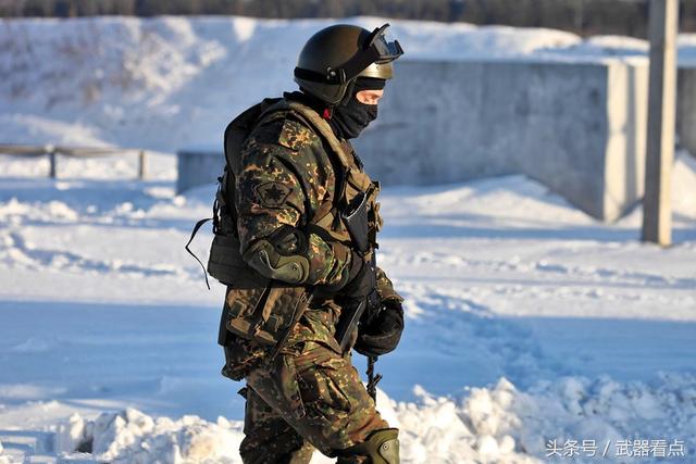 军事丨"勇士"特种部队在西伯利亚冰天雪地演练—高清相片!