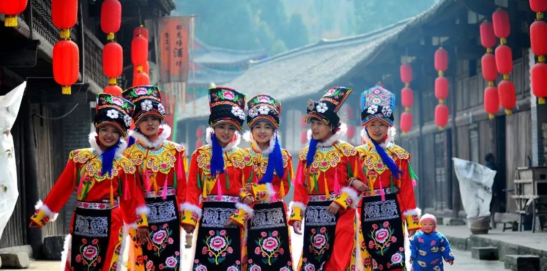 又称"羌历年",羌语叫"日麦吉",是羌族人民的新年节日,也是羌族一年中