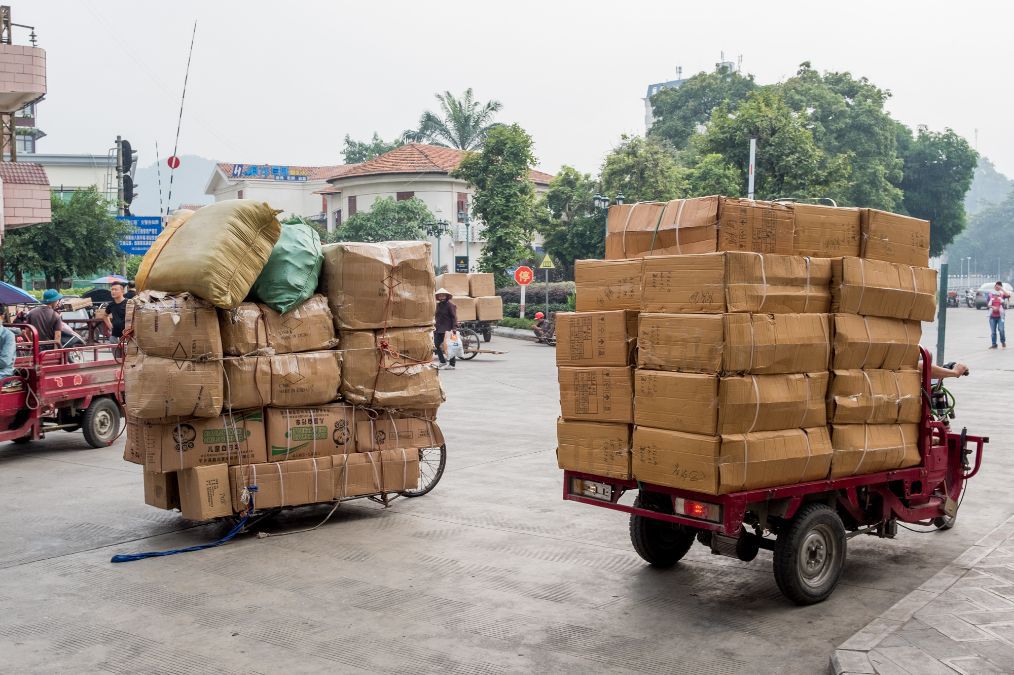 實拍越南人推改裝自行車來中國拉貨，一輛自行車一次能拉一噸多 旅行 第6張
