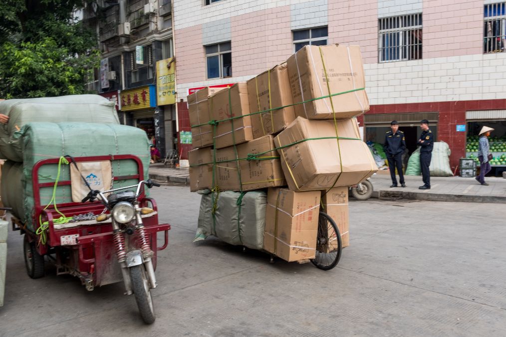 實拍越南人推改裝自行車來中國拉貨，一輛自行車一次能拉一噸多 旅行 第5張