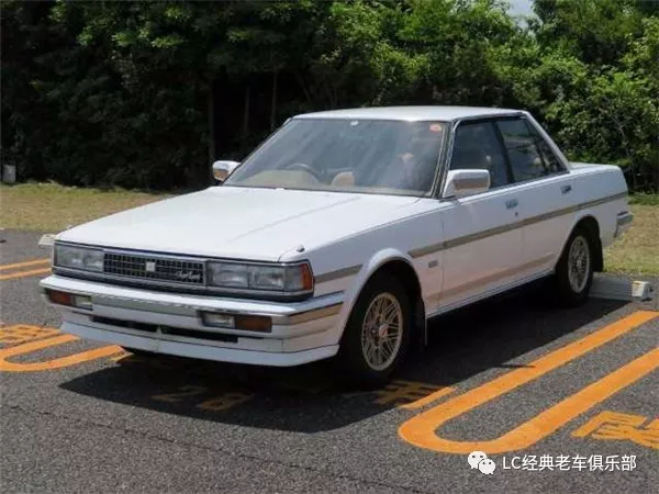 首页 汽车资讯 详细内容     这是一辆1988年产的丰田cresta gx71