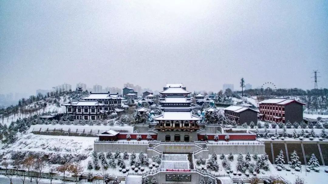 一定要在冬季来西安,每年12月左右,大雪纷纷,看看雪花纷飞的长安美景