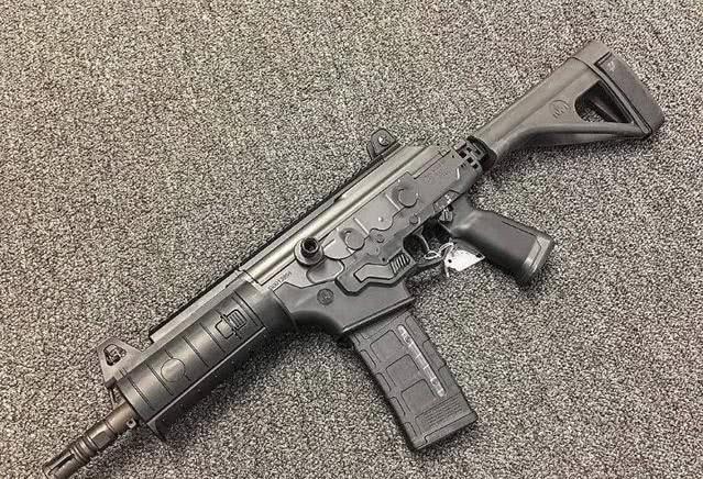 加利尔ace是一种由iwi制造的突击步枪,由以色列的加利尔公司制造.
