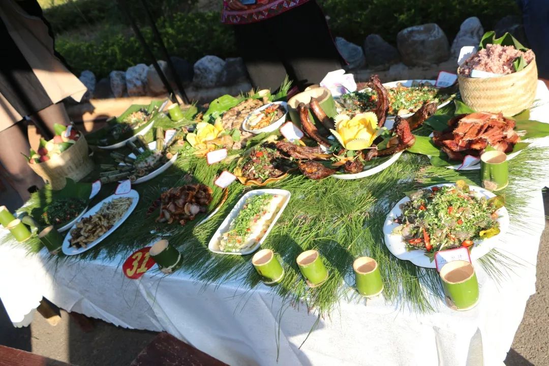 红河哈尼梯田美食大赛飘香袭来金银铜花落谁家何为江外侨乡十二味点