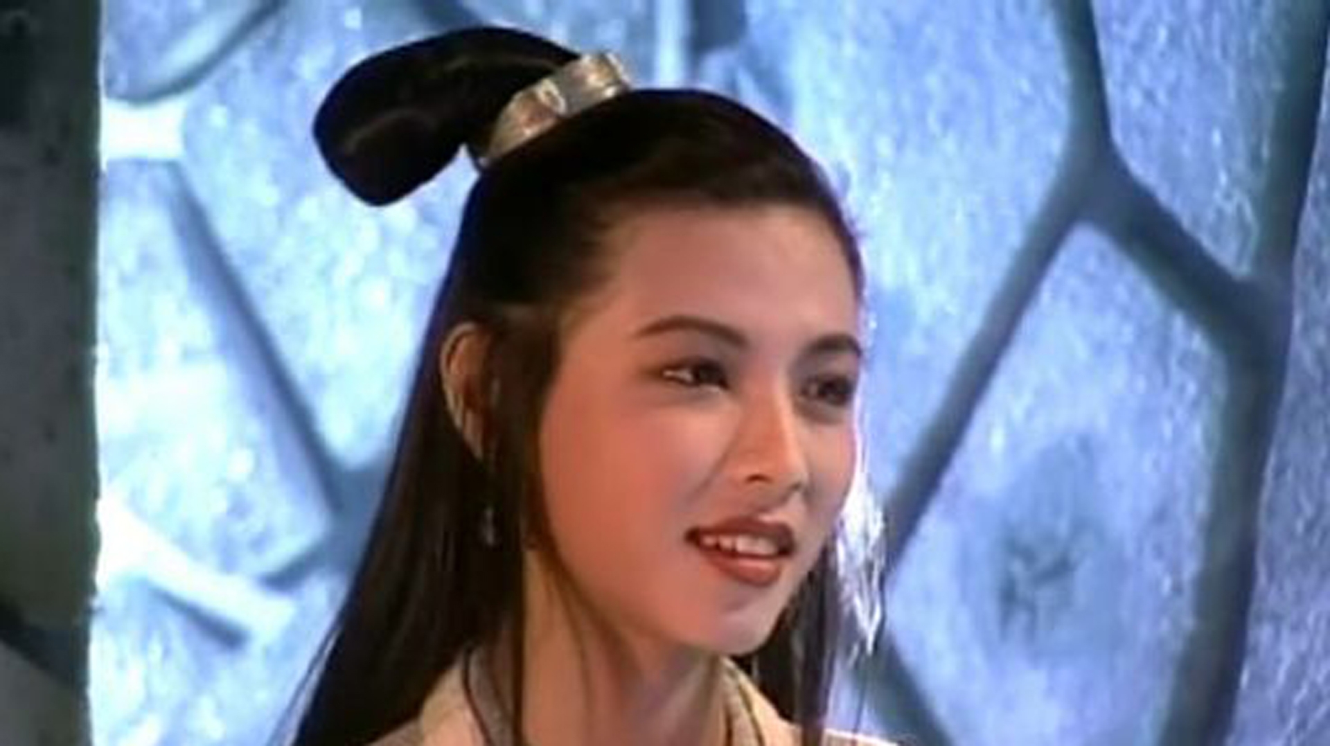 在1994年马景涛版张无忌的《倚天屠龙记》中,陈孝萱饰演的小昭,颜值极