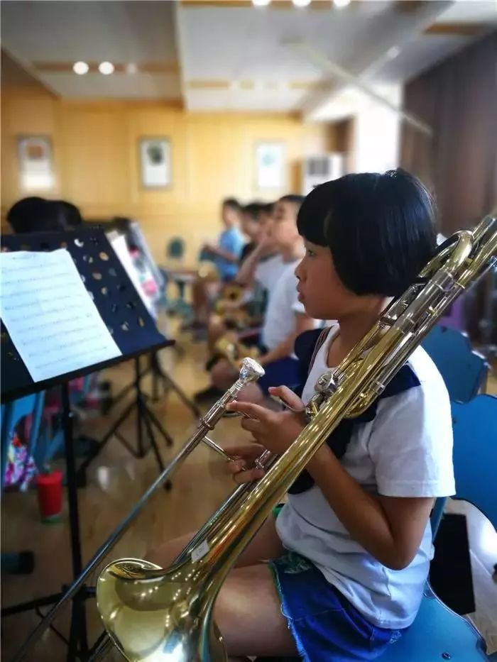 热烈祝贺江南琴行管乐合作学校余姚市实验学校交响管乐