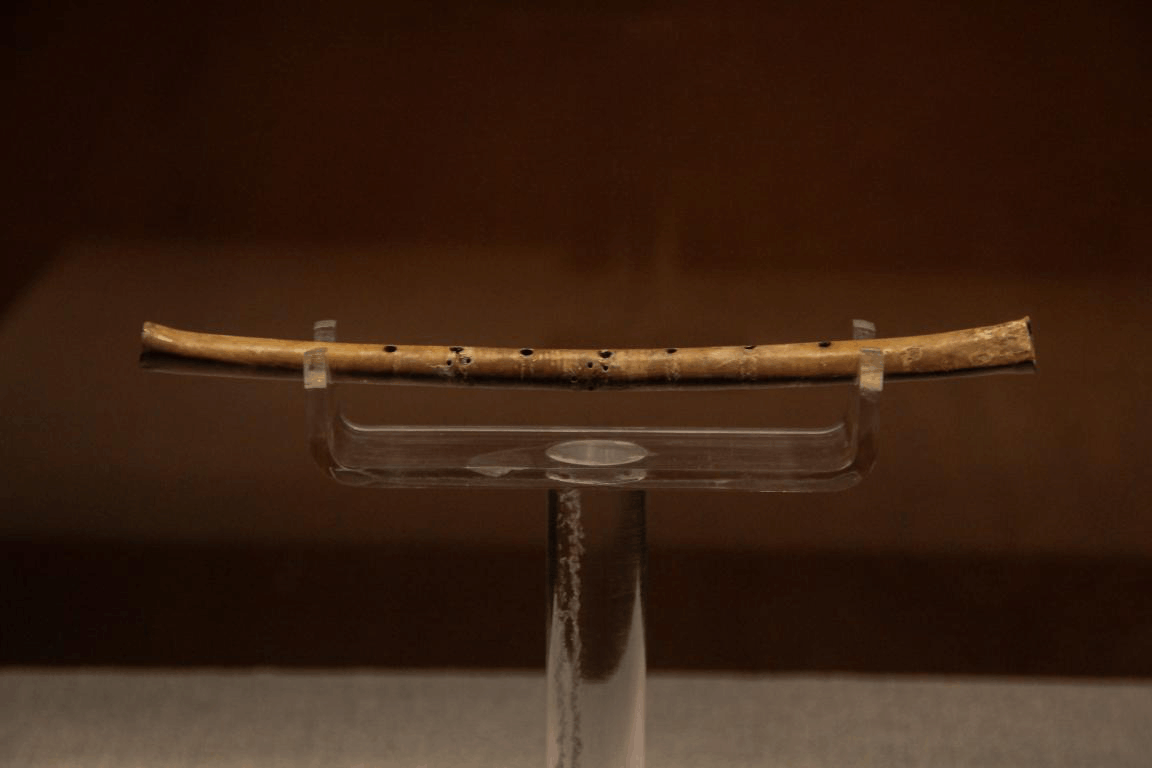 中国最早的吹奏乐器"贾湖骨笛"的千年绝响之谜