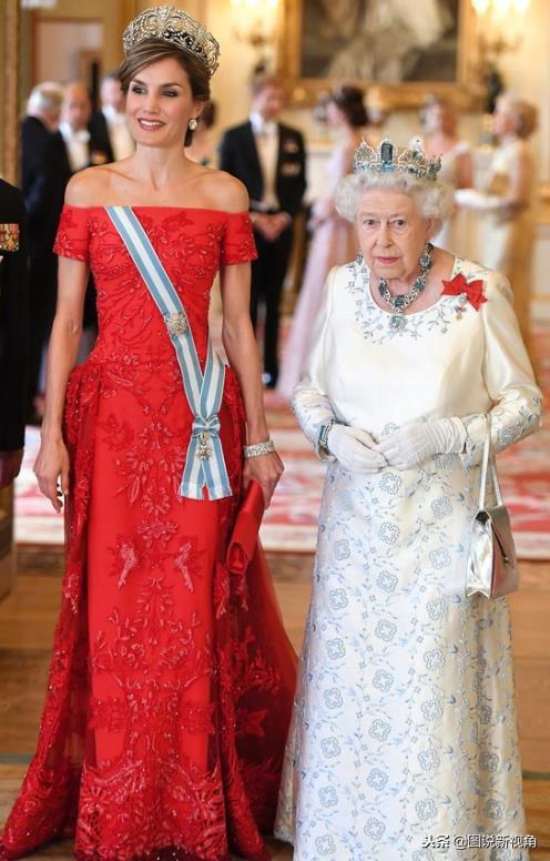 西班牙王后国宴时穿什么?这些服装一点也不低