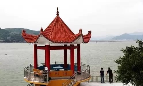 宁德这座海中的寺庙,从明代一直孤浮海上,竟似海市蜃楼.