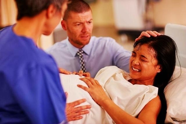 别再纠结预产期准不准了，孕妇出现这4个症状就该去医院了