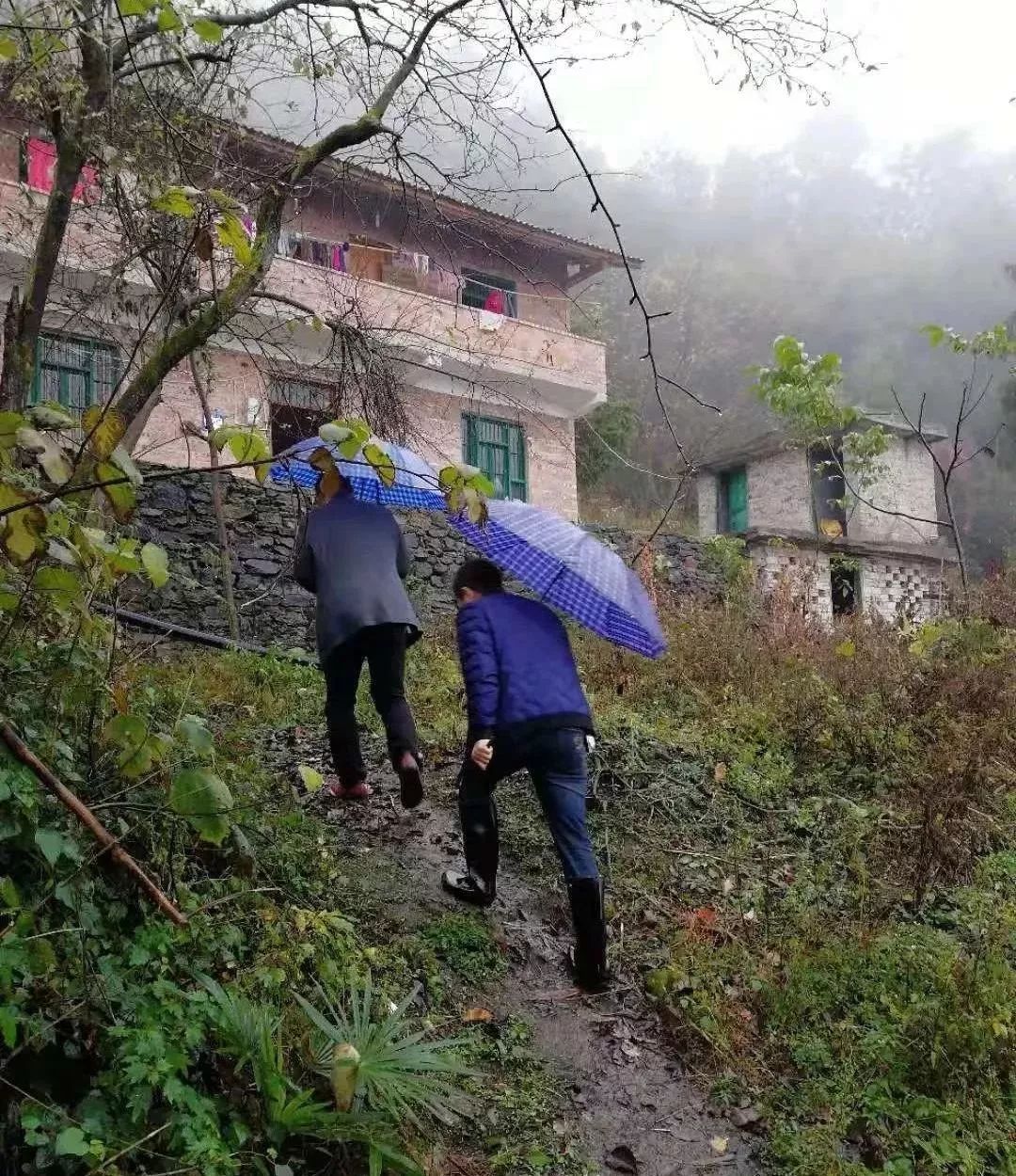 奉节县级扶贫验收:风雨无阻!