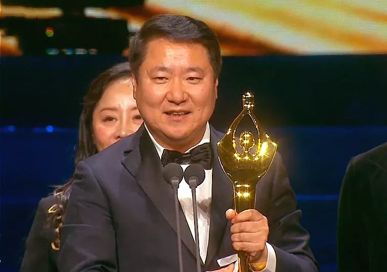 第34屆大眾電影百花獎：《紅海行動》獲最佳故事片等五項大獎，《戰狼2》吳京獲最佳男主角獎