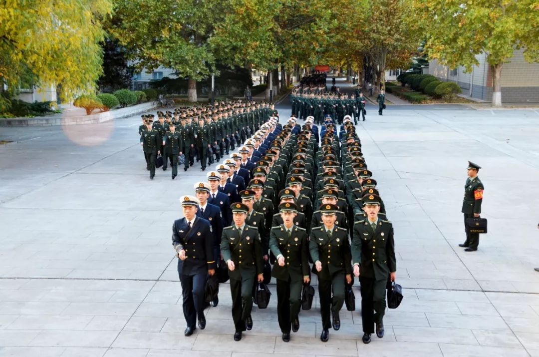 带你去陆军装甲兵学院,看不一样的军校秋景