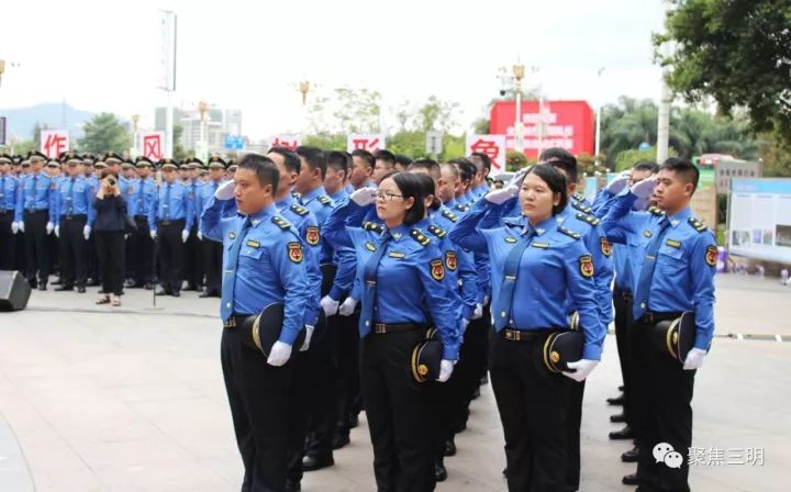 来看看城管换装中华人民共和国城市管理执法制式服装标志标识管理办法