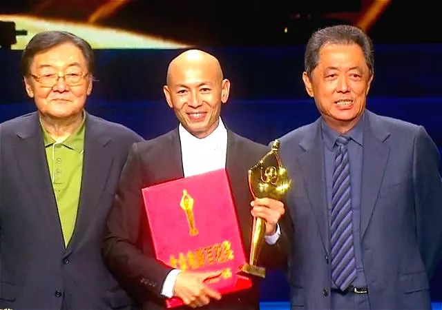 第34屆大眾電影百花獎：《紅海行動》獲最佳故事片等五項大獎，《戰狼2》吳京獲最佳男主角獎