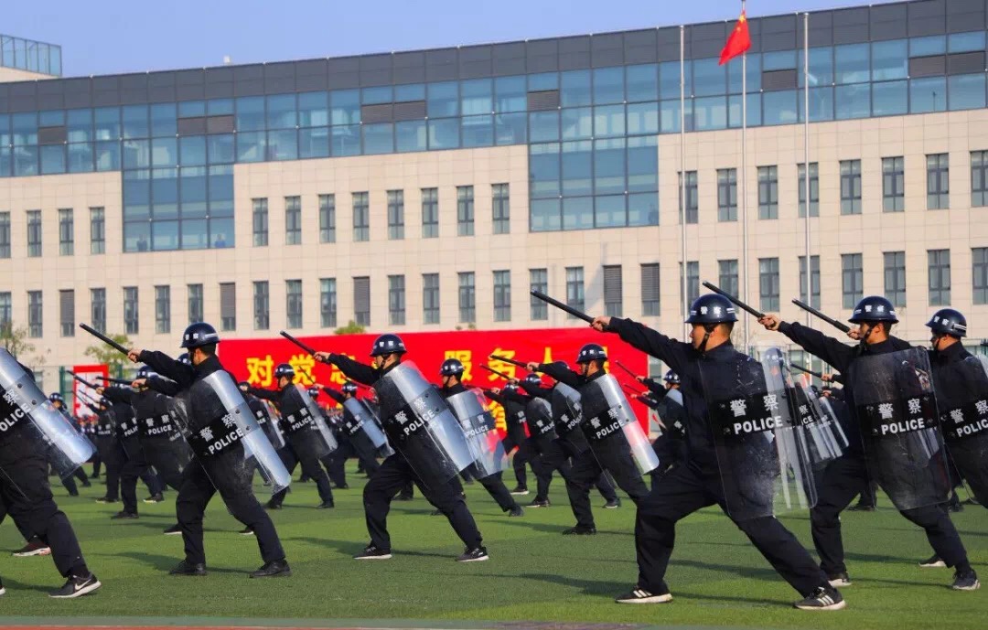 河南警察学院隆重举行军训汇报暨2018级新生开学典礼