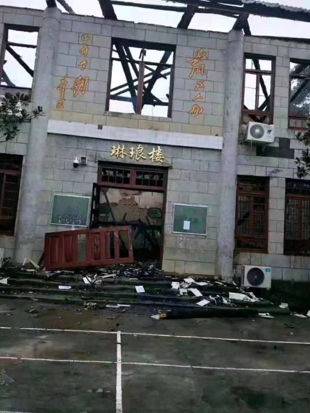 南充仪陇某中学深夜发生火情,所幸消防快速扑灭,并无人员伤亡