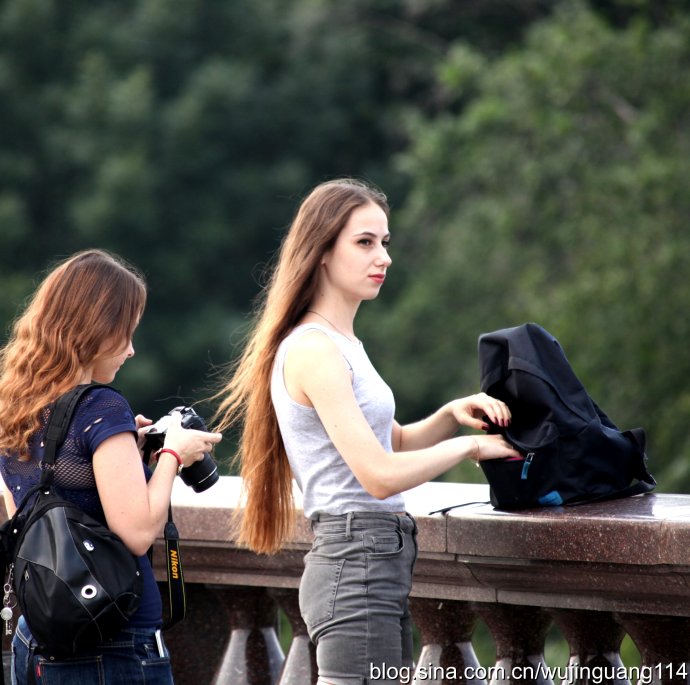 抓拍俄罗斯莫斯科大学的美女(图)