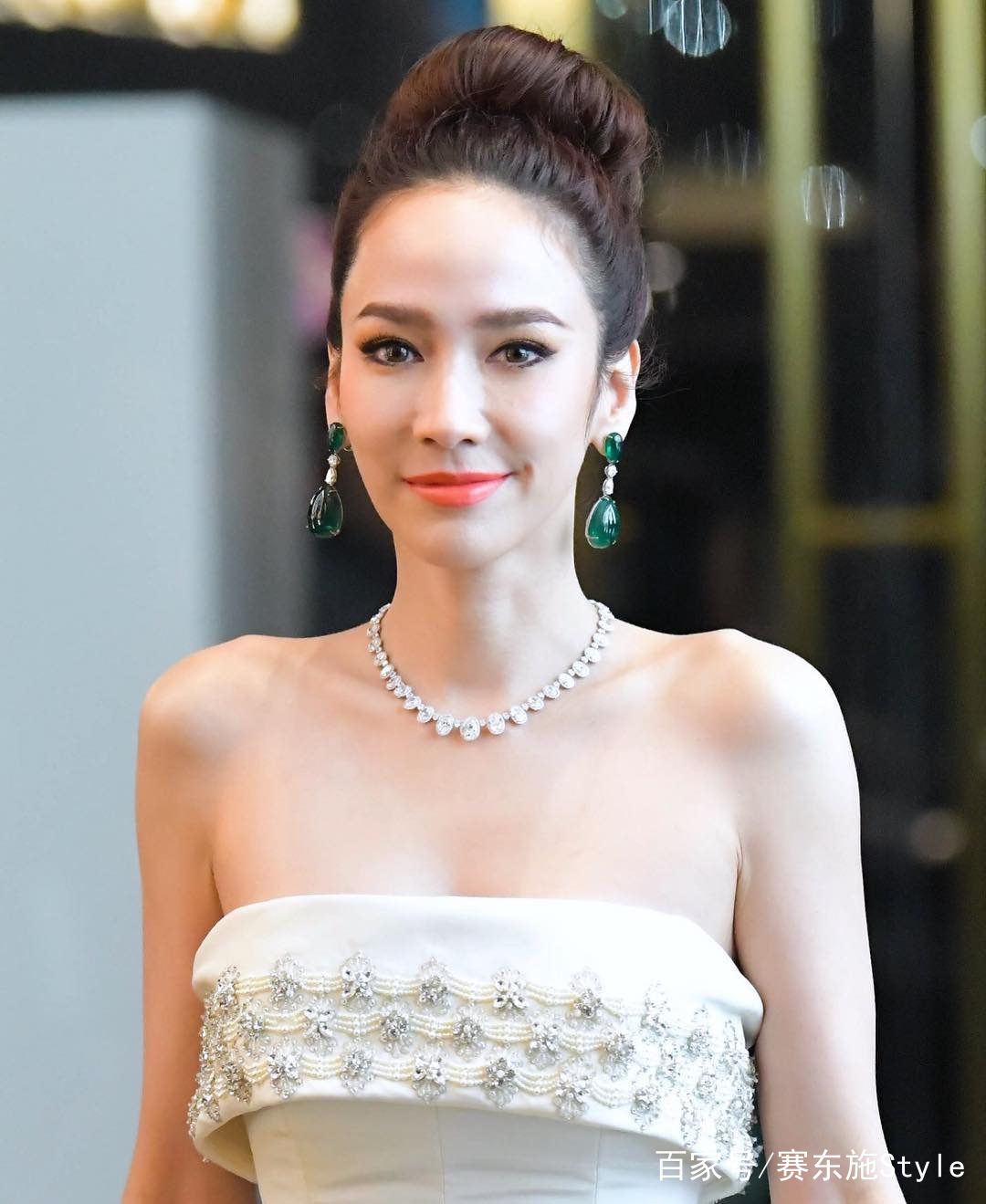 一辈子高调的泰国长公主，妥妥的“泰国刘晓庆”_凤凰网