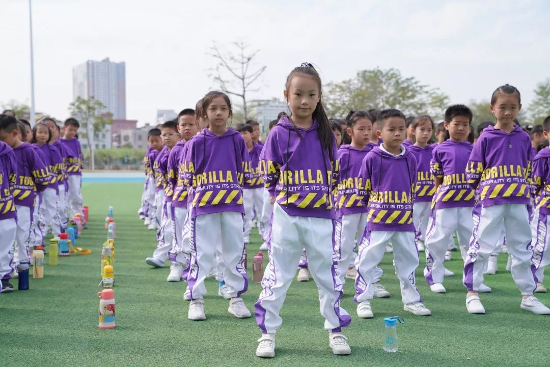 精品小学举行第三届队列队形暨校园街舞操比赛