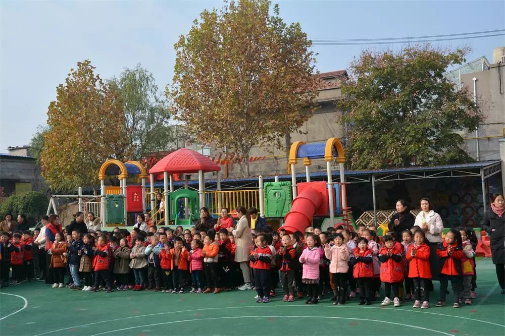 【城幼主题晨会】阳光运动 健康成长_小朋友们