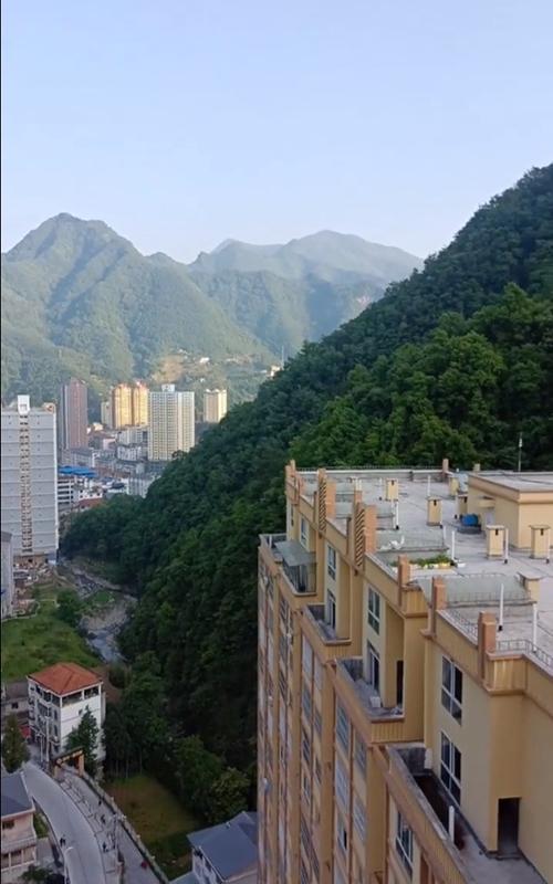 中国最小的县城,位于深山峡谷底,就巴掌大,住在这,心里堵得慌