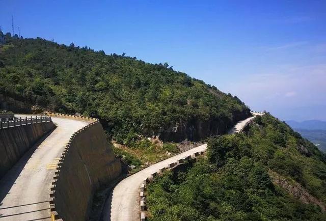 宁德有一山,山峰峻峭入云,远望如天马昂首~_白马山