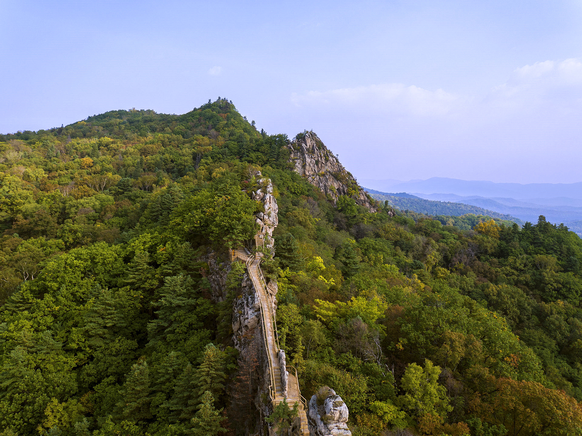 大美女兴隆鸡冠山