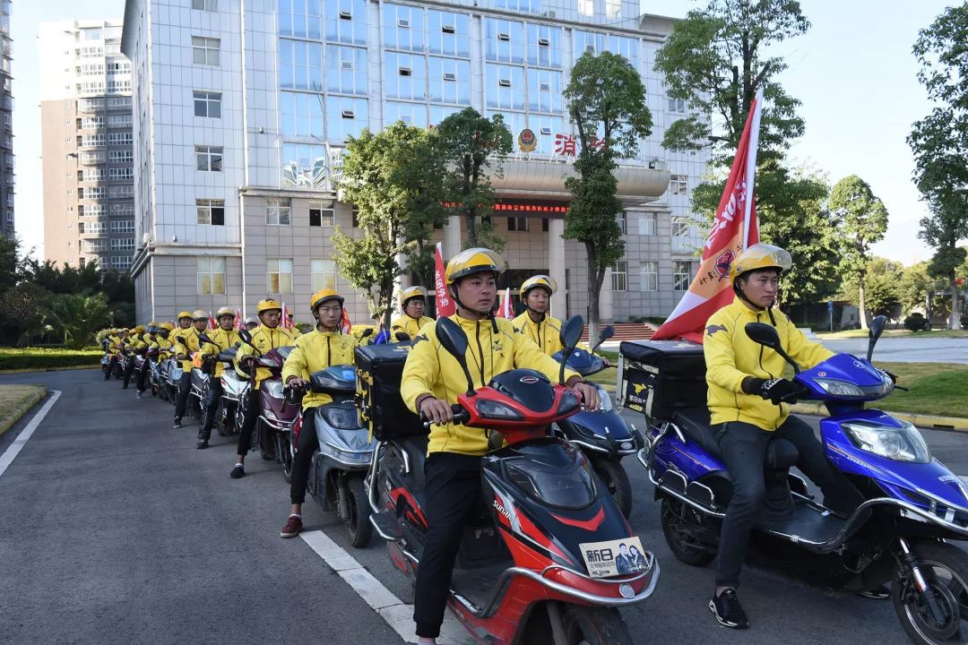 每名消防志愿者都会成为"消防监督员,消防宣传员",美团骑手利用送餐