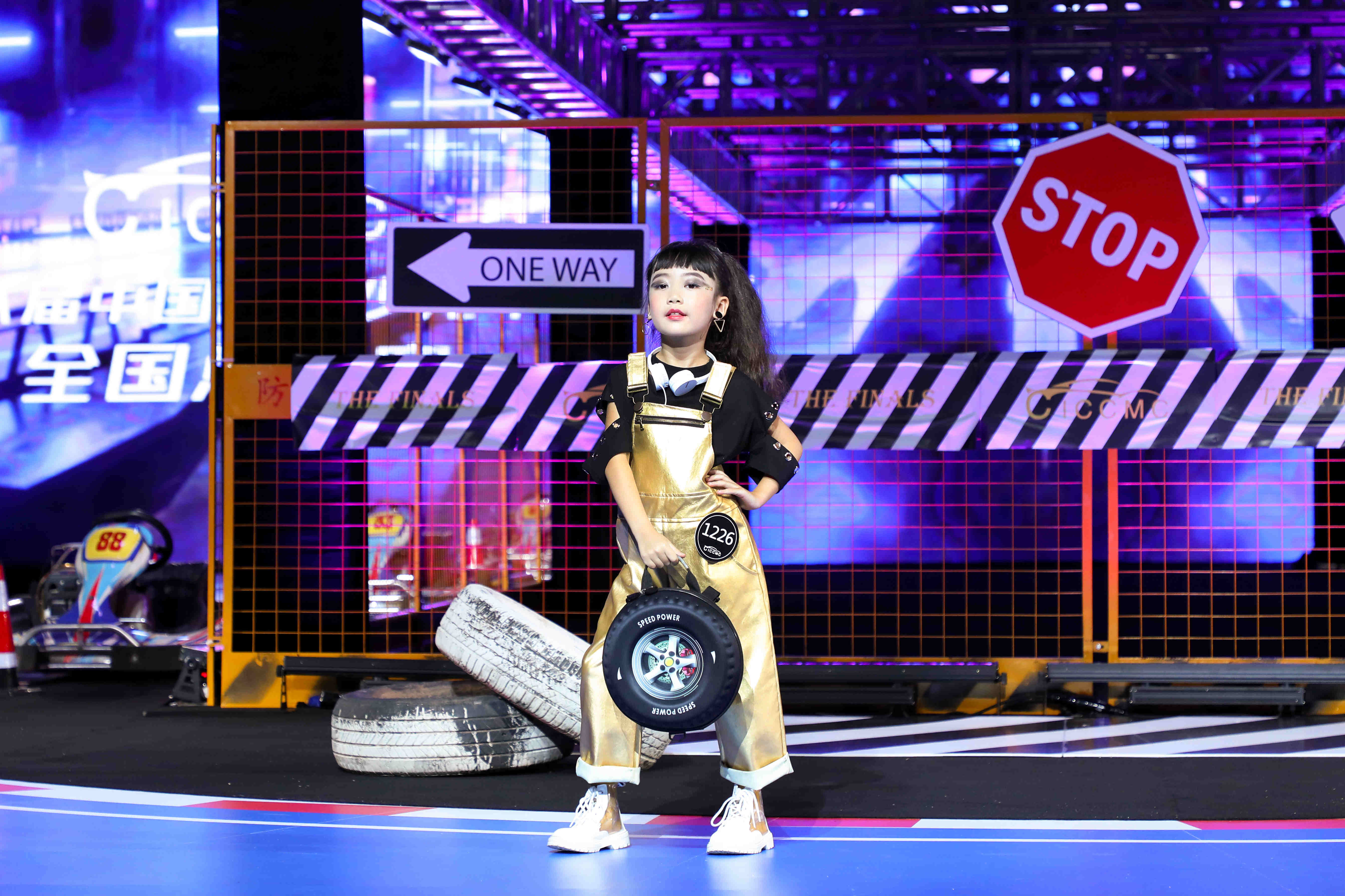 第八届中国国际少儿车模大赛全国总决赛超燃人气评选女生组第十三名——李天璐_月亮