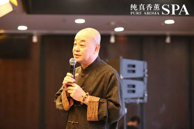 纯真特邀中国易经学会副会长,亚洲顶级面相学大师刘永卫先生来到现场.