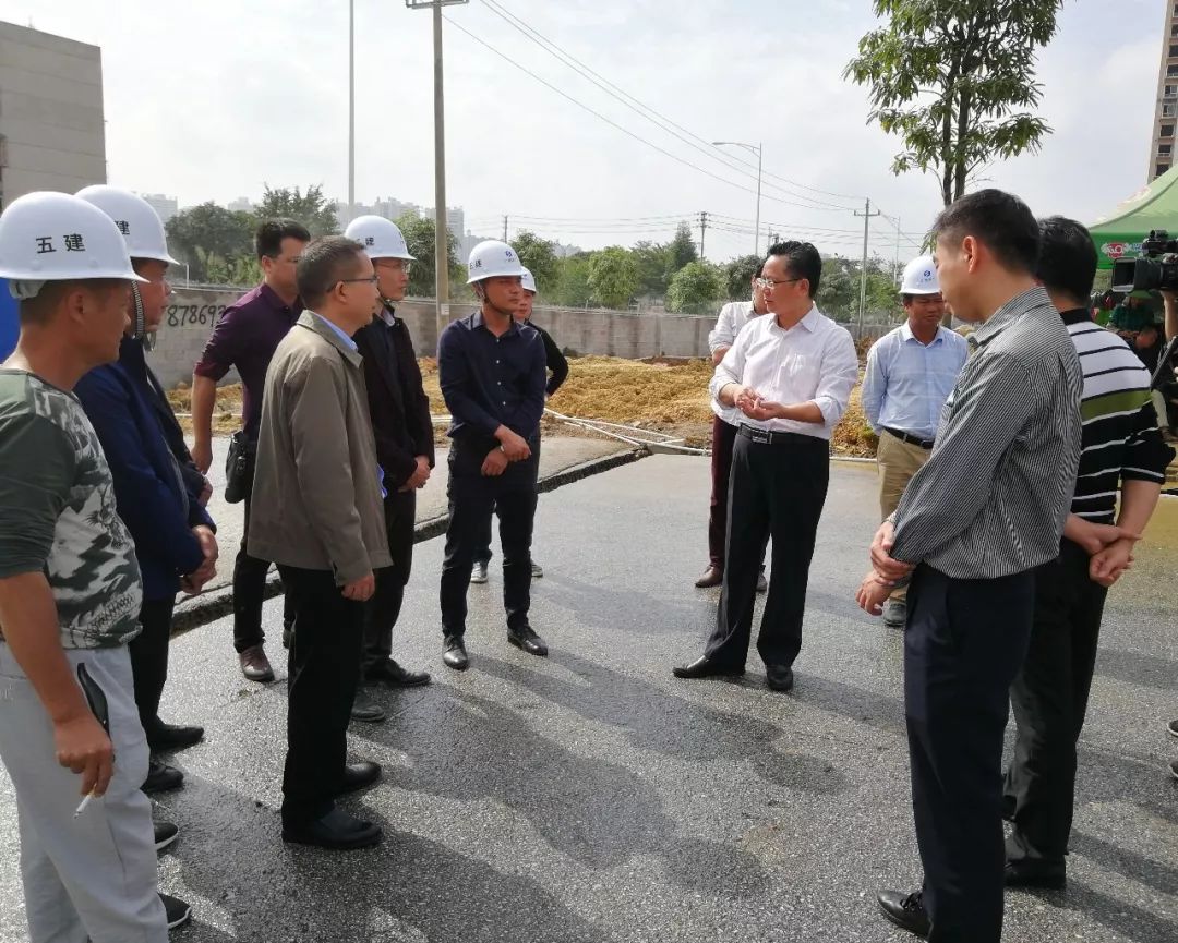 百色市副市长石国怀到百色市国际旅游集散中心项目开展扬尘治理检查