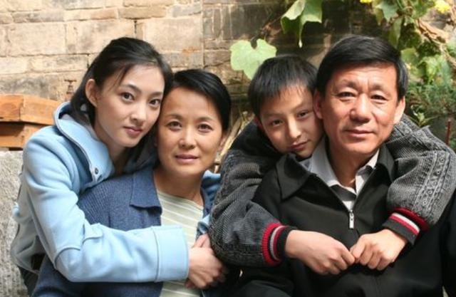 低調14年王麗坤家庭背景曝光，父母大有來頭，網友：便宜林更新了 娛樂 第3張